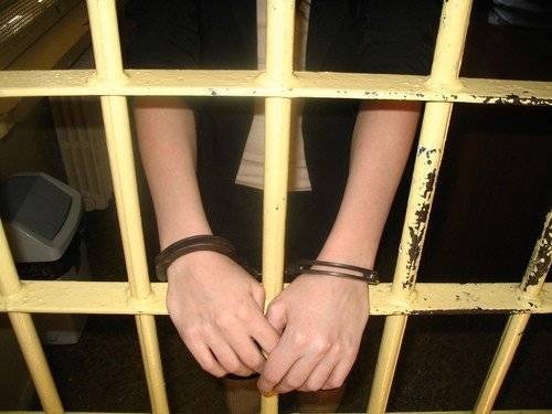 OŚWIĘCIM. Pijana matka z trójką dzieci. Po interwencji pani kurator kobieta została zatrzymana przez Policję