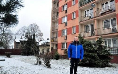 OŚWIĘCIM. Droga pod balkonami i obok piaskownicy? Na ulicy Fika z całą ostrością wychodzą zaniedbania z dawnych lat - ZDJĘCIA