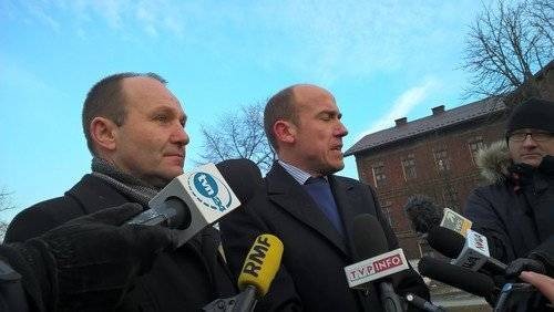 OŚWIĘCIM. Posłowie opozycji na miejscu wypadku. Twierdzą, że kierowca fiata seicento nie przyznał się do winy