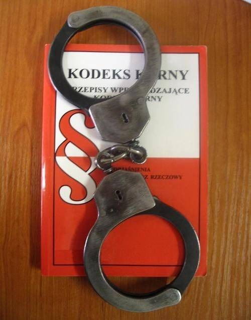 BRZESZCZE. Nastolatek upity przez dwóch dorosłych mężczyzn