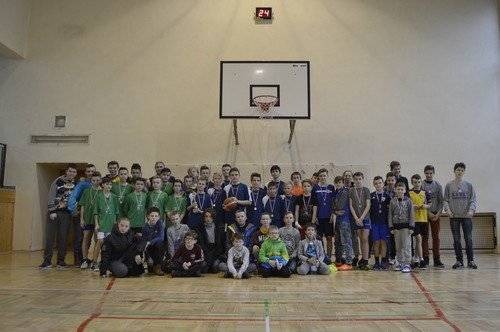 KOSZYKÓWKA. Zimowy puchar dla "dziewiątki"