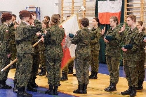 BRZESZCZE. Logistyka w bezpieczeństwie narodowym. Konferencja naukowa w powiatowej „Szóstce” - ZDJĘCIA