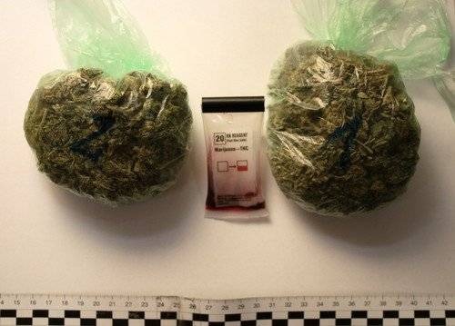 OŚWIĘCIM. Pił alkohol i miał przy sobie amfetaminę. W domu policjanci znaleźli znaczną ilość marihuany...