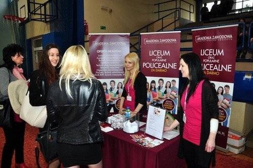 OŚWIĘCIM. Odwiedzający zapoznali się z ofertami pracy oraz ofertą szkół - ZDJĘCIA