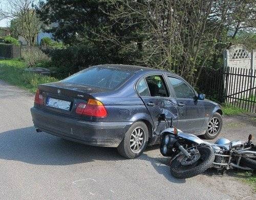 BOBREK. 19-letni motocyklista trafił do szpitala. Nie miał prawa jazdy - AKTUALIZACJA