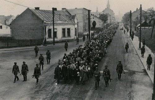 OŚWIĘCIM. Dziś 77. rocznica pierwszego transportu Polaków do Auschwitz. Premier Szydło w Oświęcimiu