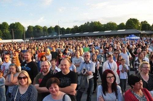 KĘTY. Kabaret Smile i Małgorzata Ostrowska porwali publiczność do zabawy - ZDJĘCIA