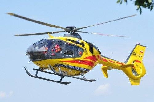 BIELANY. Murarz spadł z 4 metrów. W akcji helikopter medyczny