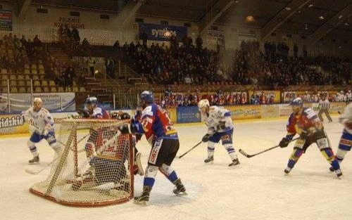 HOKEJ NA LODZIE. Na remis z "Szarotkami", ale karne dla górali