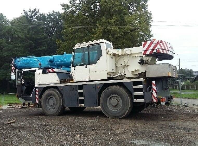 POWIAT. Samochodem i dźwigiem, dzień po dniu na podwójnym gazie