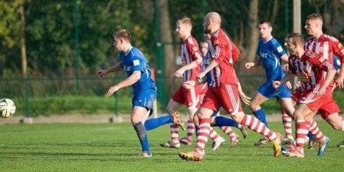 PIŁKA NOŻNA. Soła z wizytą na stadionie lidera