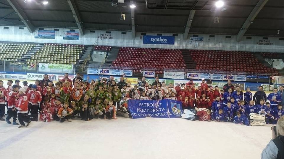 HOKEJ NA LODZIE. Międzynarodowy sprawdzian oświęcimskiej młodzieży