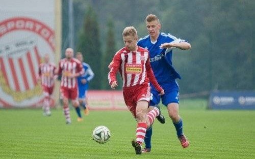 PIŁKA NOŻNA. Solarze otwierają tabelę trzeciej ligi! Komplet sobotnich rezultatów