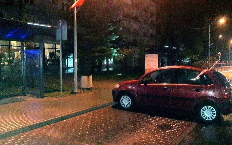 OŚWIĘCIM. Nie zaciągnął ręcznego. Auto ruszyło w drogę