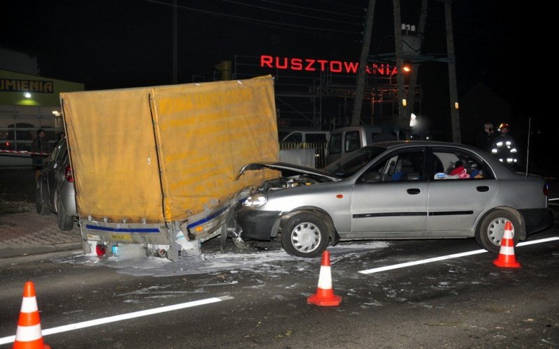 BABICE. Wycofując na główną drogę, spowodował kolizję
