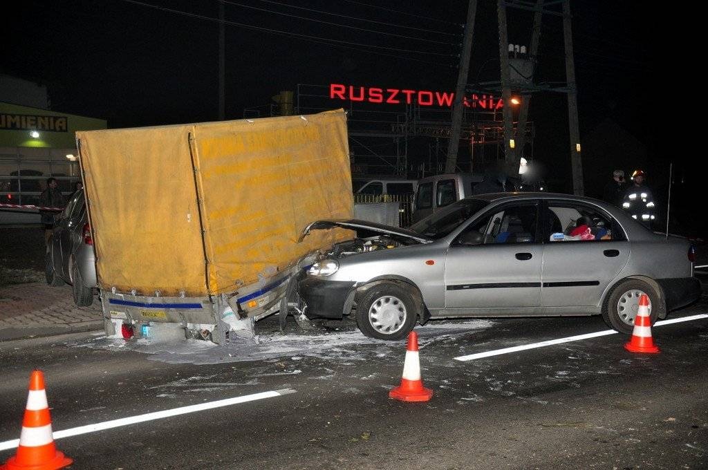 BABICE. Wycofując na główną drogę, spowodował kolizję