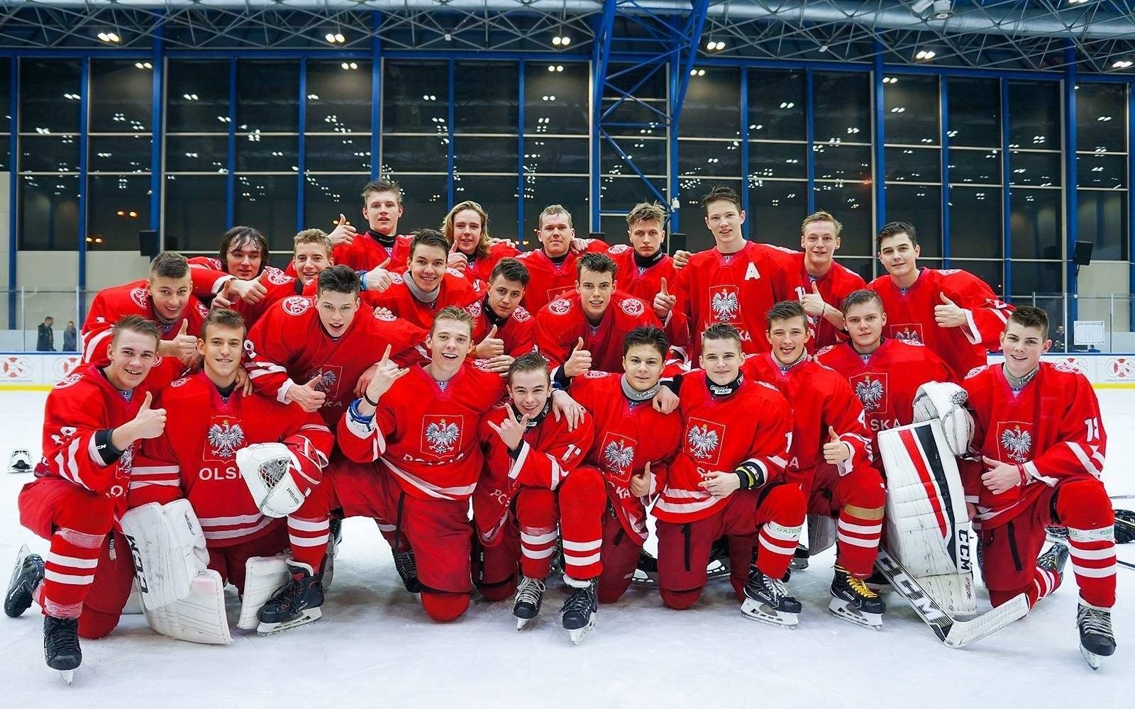 HOKEJ NA LODZIE. W biało-czerwonych barwach