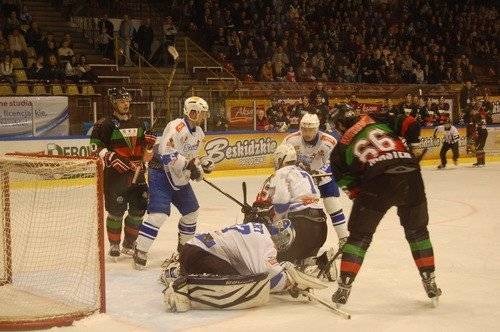 HOKEJ NA LODZIE. Piąty bieg unitów! Po prostu czapki z głów!