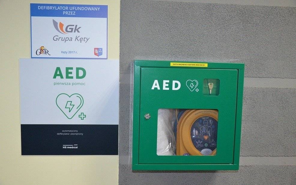 KĘTY. Defibrylator na kęckiej pływalni