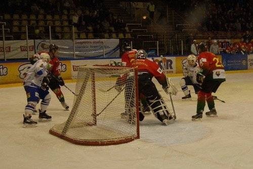 HOKEJ NA LODZIE. Coś się zacięło. Prawo serii?