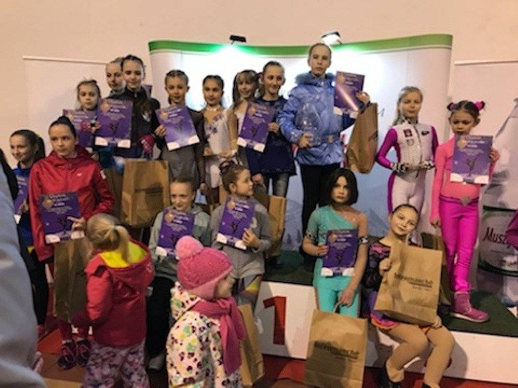 ŁYŻWIARSTWO FIGUROWE. Cztery medale oświęcimian, a syn Doroty i Mariusza Siudków idzie śladami sławnych rodziców