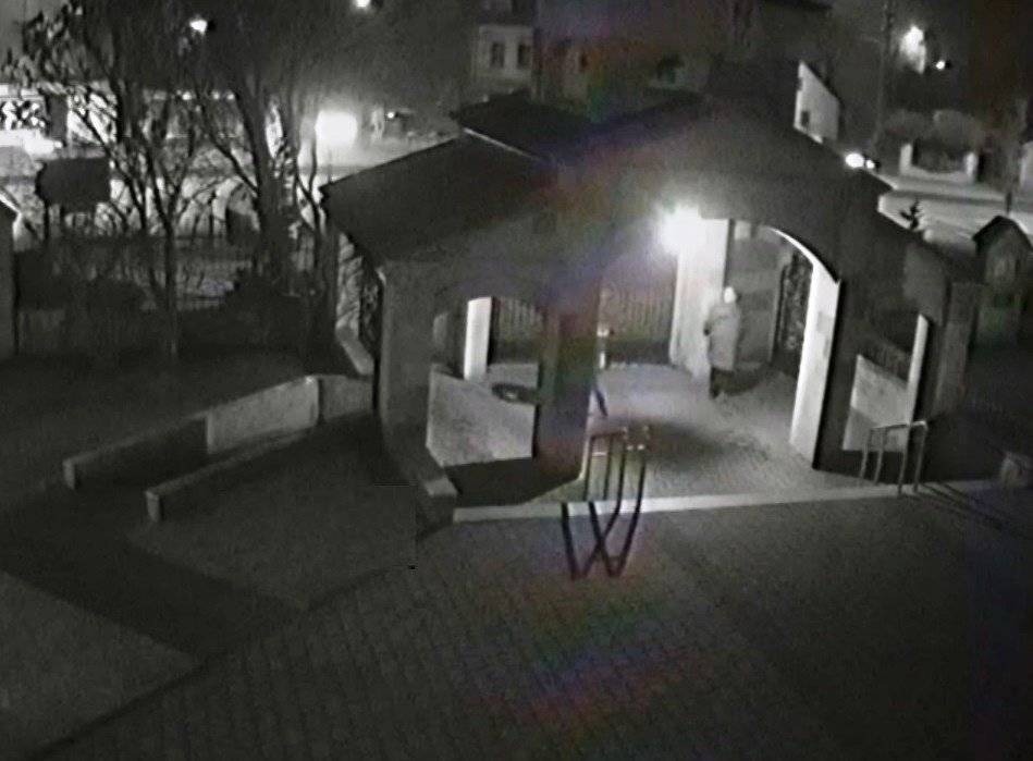 BRZESZCZE. 24-latek bazgrolił sprayem po drzwiach kościoła. Towarzyszyła mu znajoma