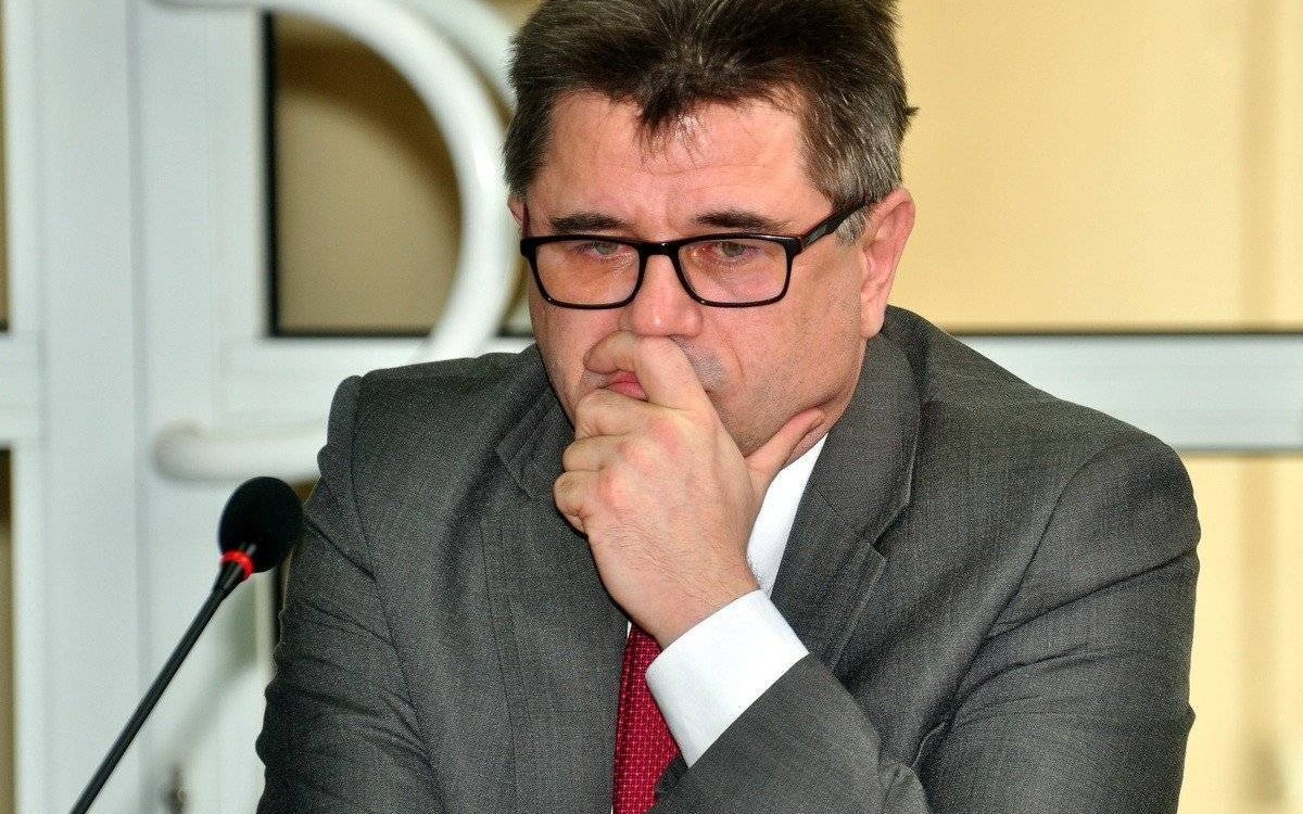 GMINA OŚWIĘCIM. Radni obniżyli pensję wójtowi. Albert Bartosz nie krył irytacji