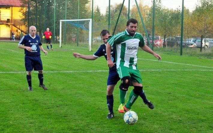 PIŁKA NOŻNA. Kadłubowe granie o ligowe punkty. Niedzielne rezultaty!