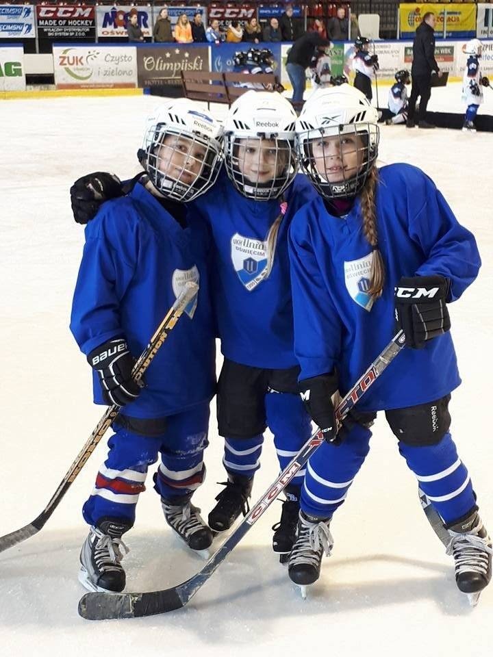 MINI-HOKEJ. UKH Unia Oświęcim tuż za "pudłem"