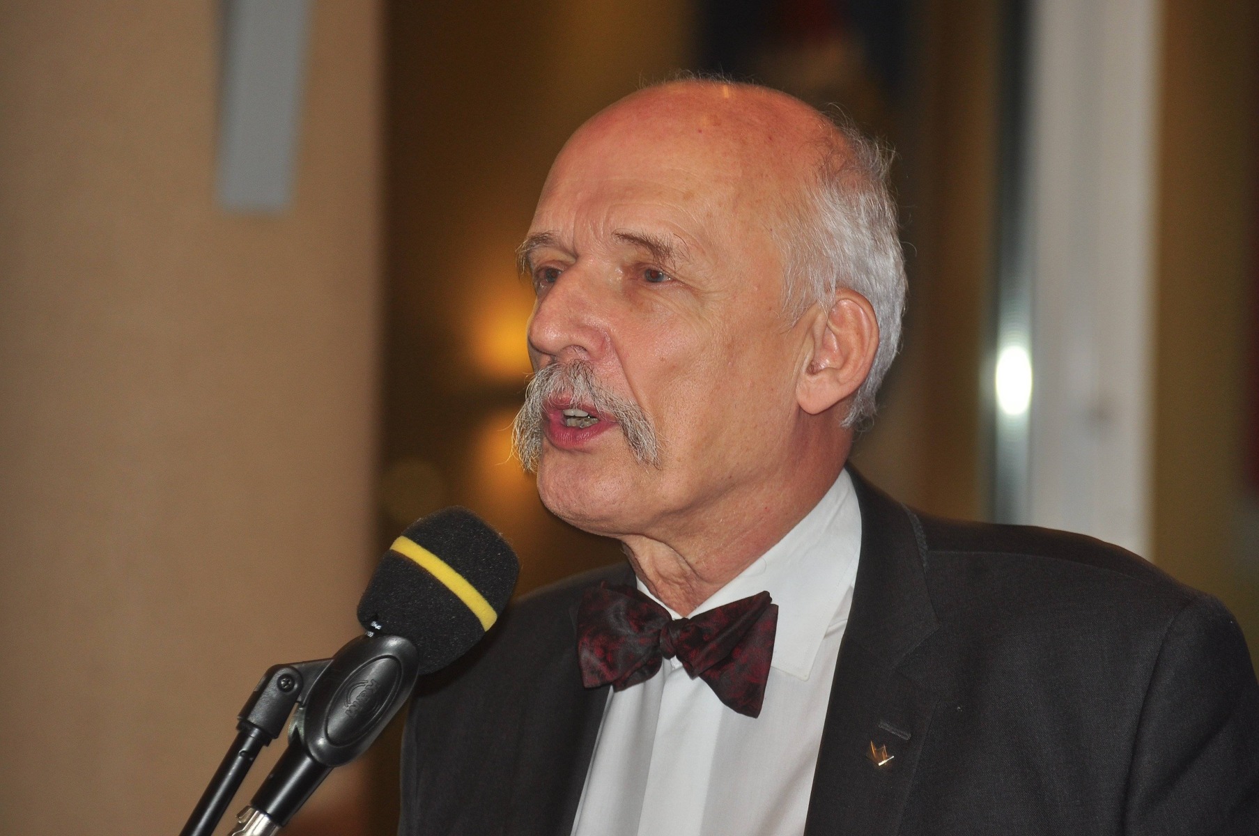 OŚWIĘCIM. Starosta zbulwersowany wypowiedzią Janusza Korwin-Mikkego. Zawiadomił prokuraturę