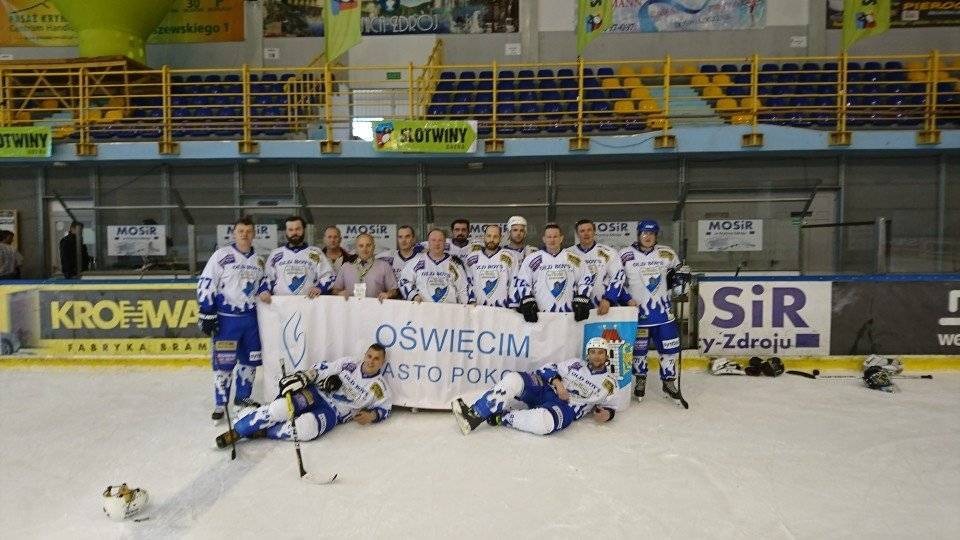 HOKEJ NA LODZIE. Oświęcimianie tuż "za pudłem" mistrzostw Polski