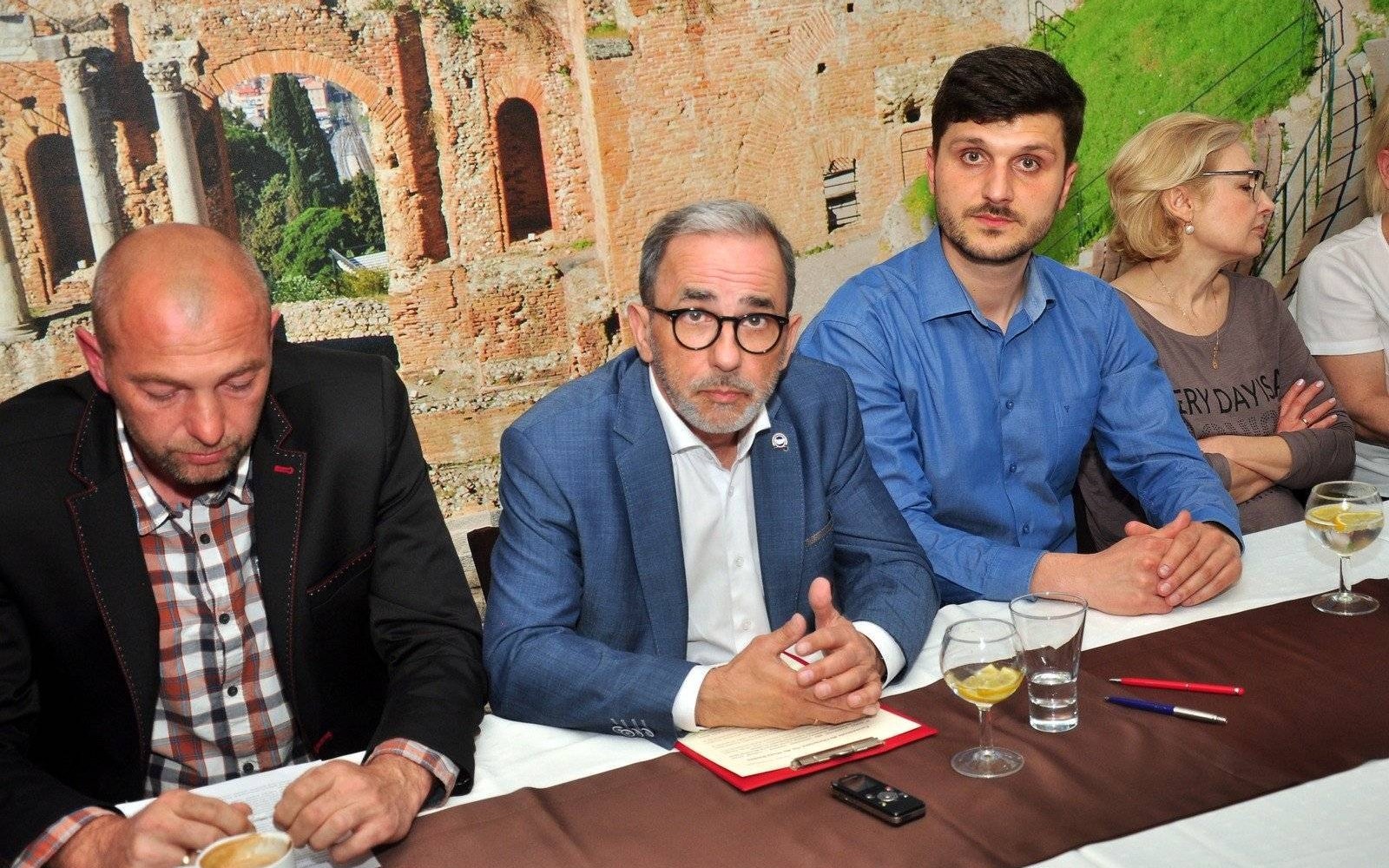 OŚWIĘCIM. Wyborczy sojusz społeczników, odkurzonych polityków i dwóch lokalnych dziennikarzy