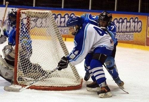 HOKEJ NA LODZIE. Młodzi unici już w półfinale. Przed nimi walka o medale!