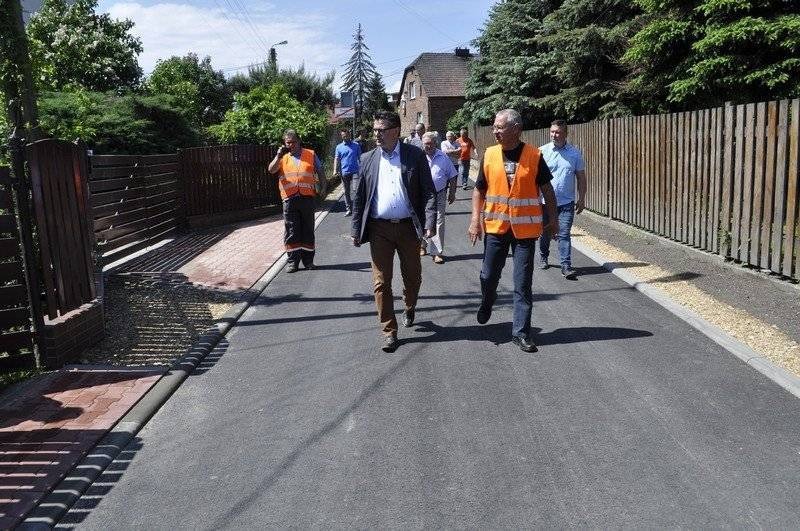 BRZEZINKA. Przebudowa ul. Strażackiej z przeszkodami