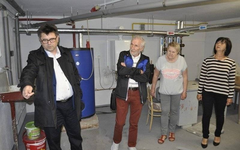 BROSZKOWICE. Remiza bez pieca na węgiel