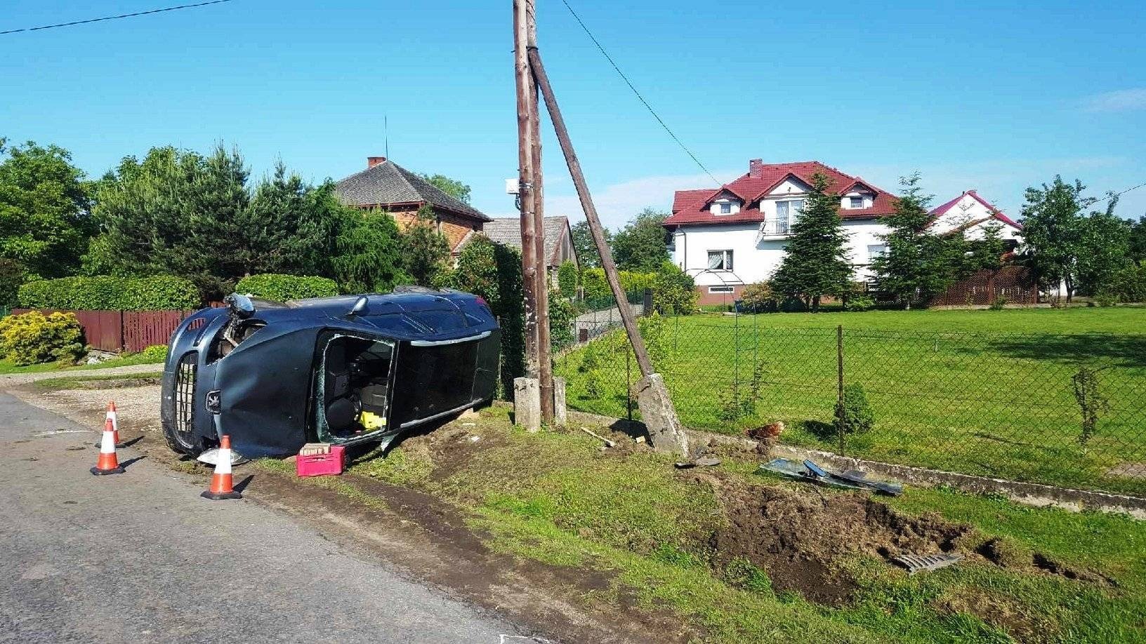 WITKOWICE. Peugeot w rowie