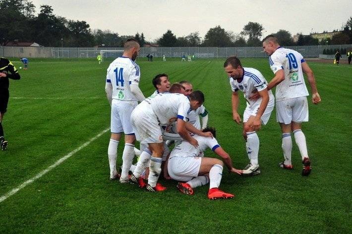 PIŁKA NOŻNA. Unia w grze o wicemistrzostwo