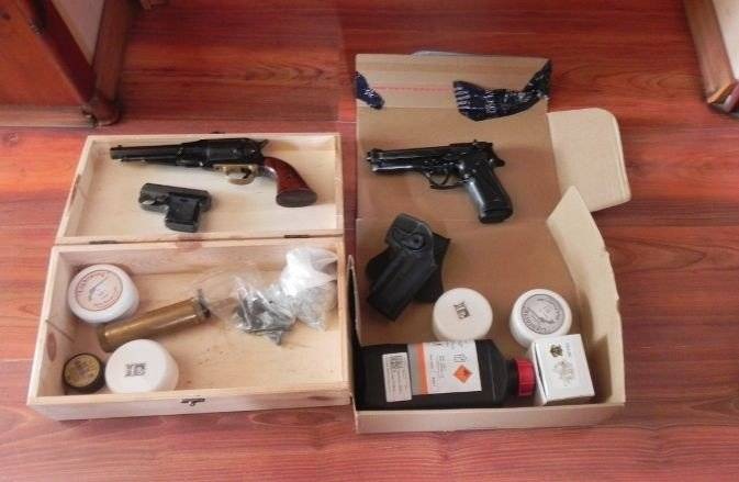 ZATOR. Nielegalne militaria w domu 61-latka