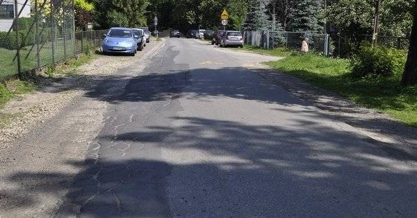 GROJEC. Aleja Ogrodowa do przebudowy