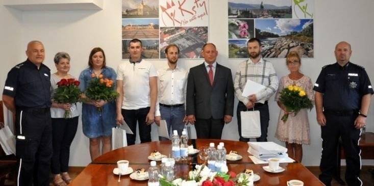 GMINA KĘTY. Burmistrz i komendanci podziękowali mieszkańcom za obywatelską postawę