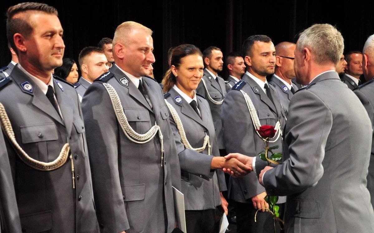 OŚWIĘCIM. Święto Policji w OCK. Awanse i słowa podziękowania, atrakcje dla najmłodszych