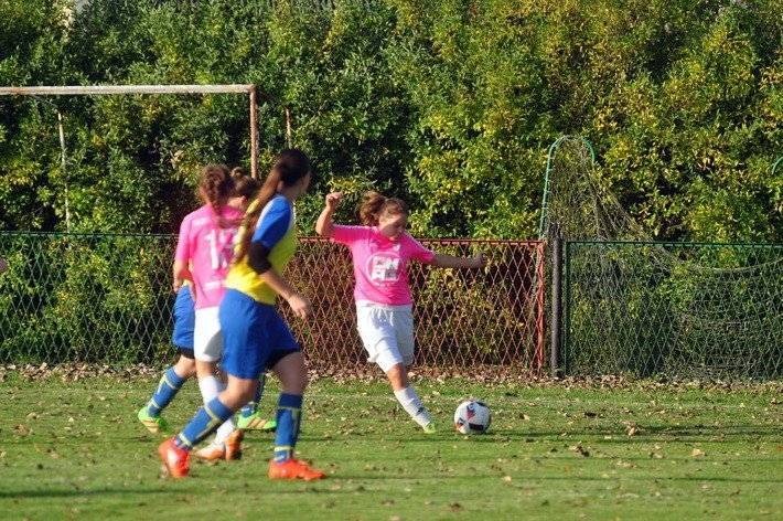 KOBIECY FUTBOL. Piłka na środek! Zaczynamy!