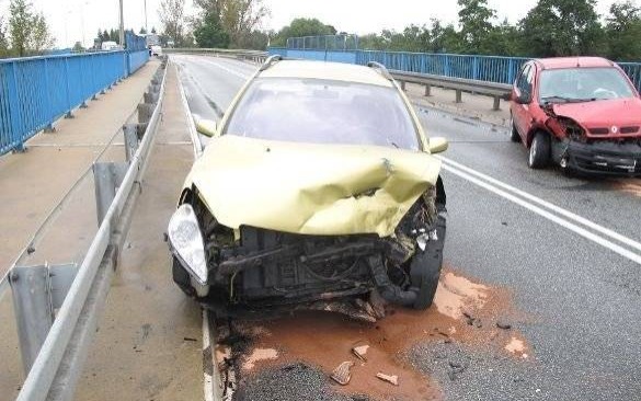 BABICE. Na łuku drogi straciła panowanie nad pojazdem. Poszkodowane małe dzieci