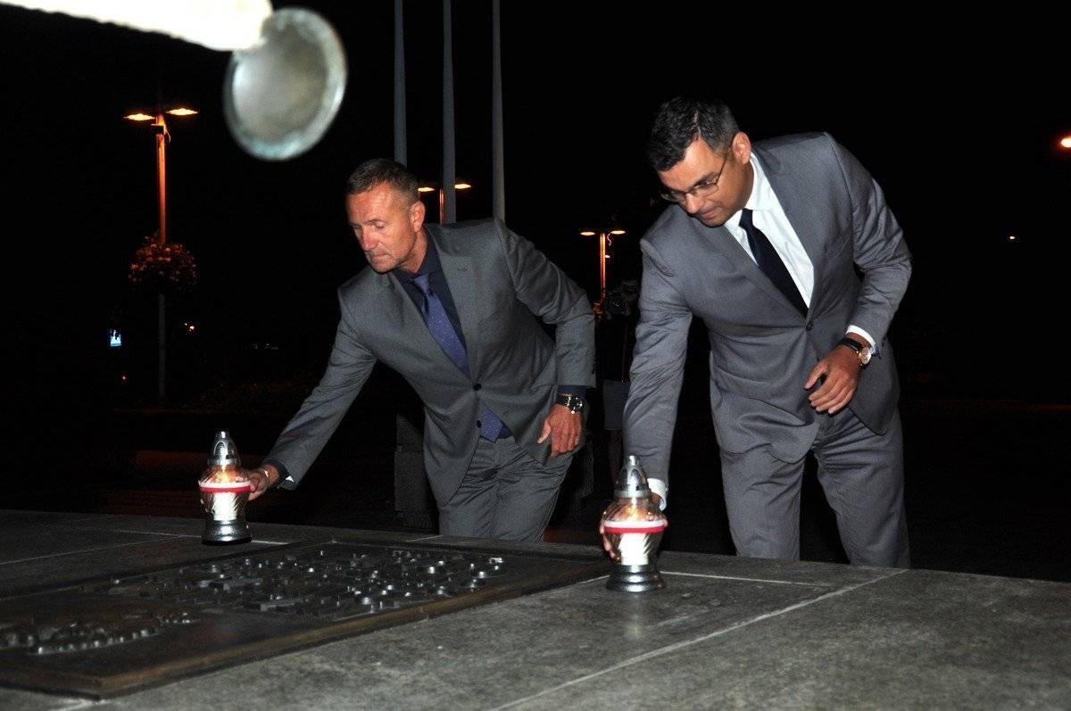 OŚWIĘCIM. Poranne uroczystości z udziałem starosty. Prezydent zaprasza w południe