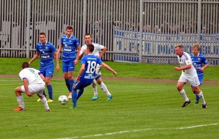 PIŁKA NOŻNA. Niwa nie zwalnia tempa. Remis solarzy i porażka Unii