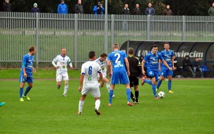 PIŁKA NOŻNA. Wyjazdowy weekend oświęcimskich drużyn