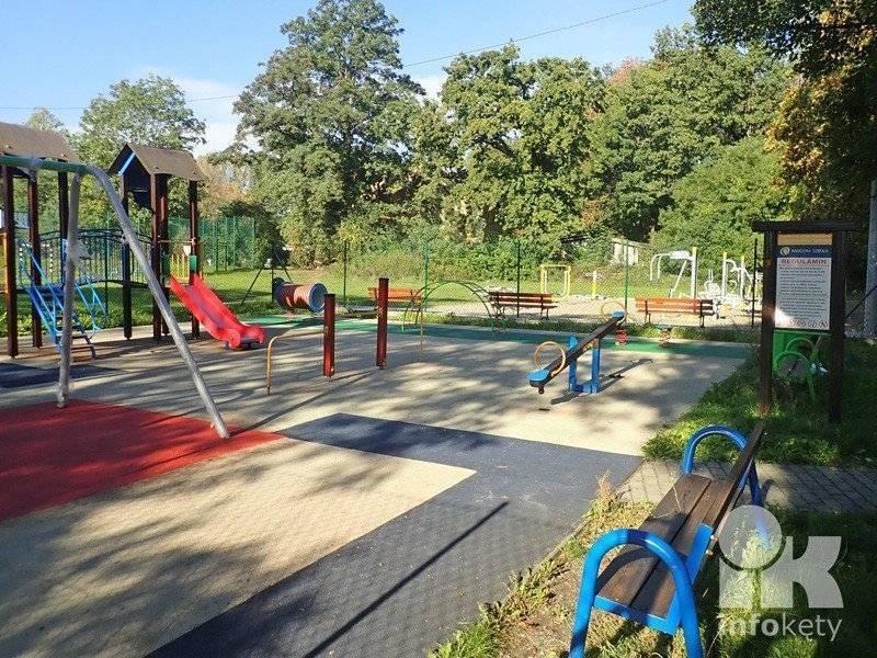 ŁĘKI. Plac zabaw z opóźnieniem, ale i tak cieszy najmłodszych