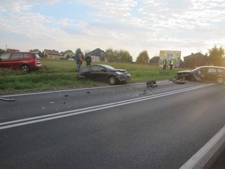 BULOWICE. Karambol na DK 52. Jedna osoba w szpitalu