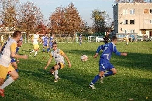 PIŁKA NOŻNA. Mamy nowego lidera okręgówki! Sprawdź sobotnie wyniki!