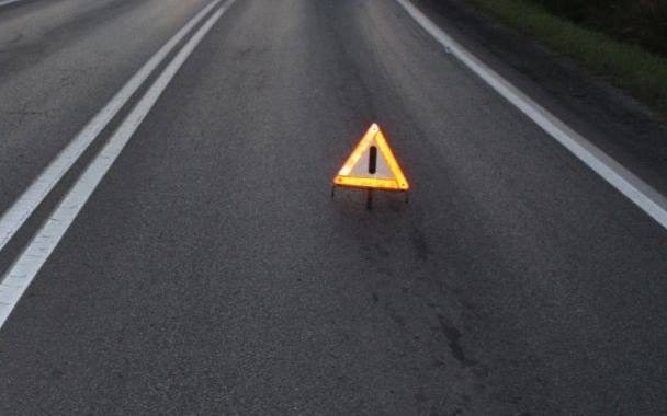 BRZESZCZE. Ciężarówką w ogrodzenie domu